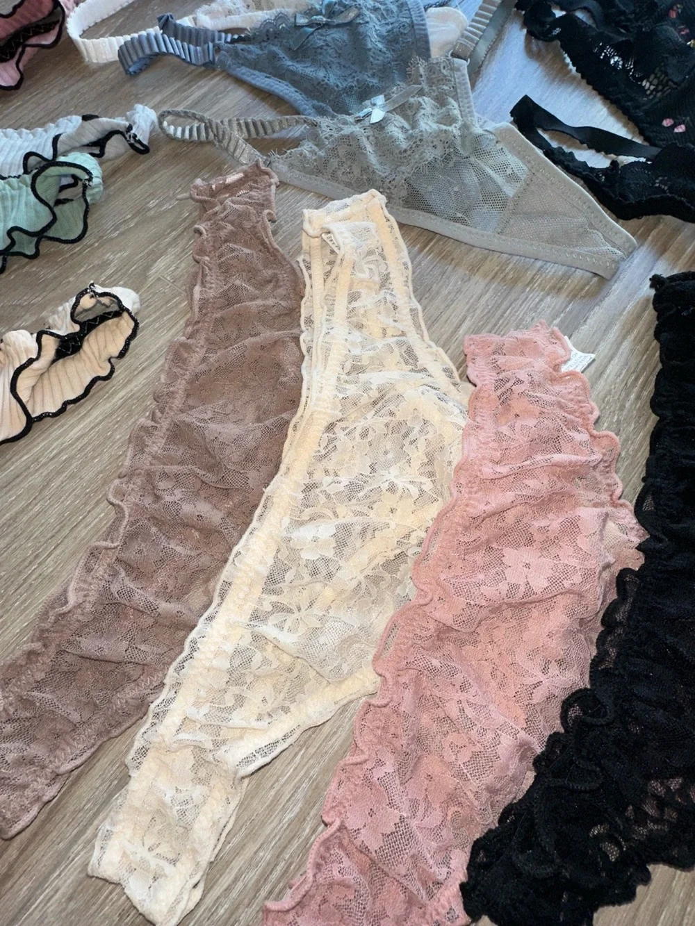 Thongs! - Picture 11 of 14